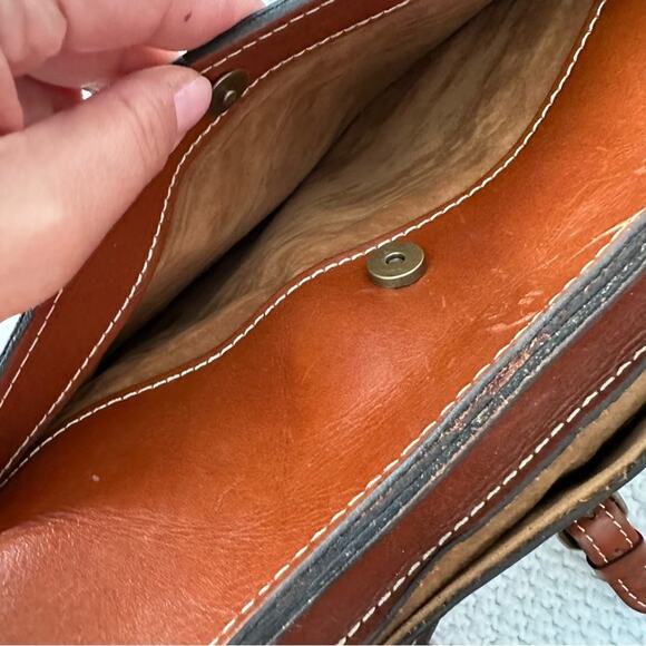 Patricia Nash London Heritage Collection Cognac Smooth Leather Saddle Crossbody - Picture 14 of 16